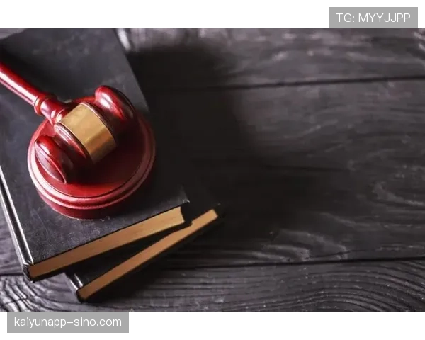 裁判如何判定争议性犯规:规则依据与判罚逻辑解析 裁判如何判定争议性犯规:规则依据与判罚逻辑解析